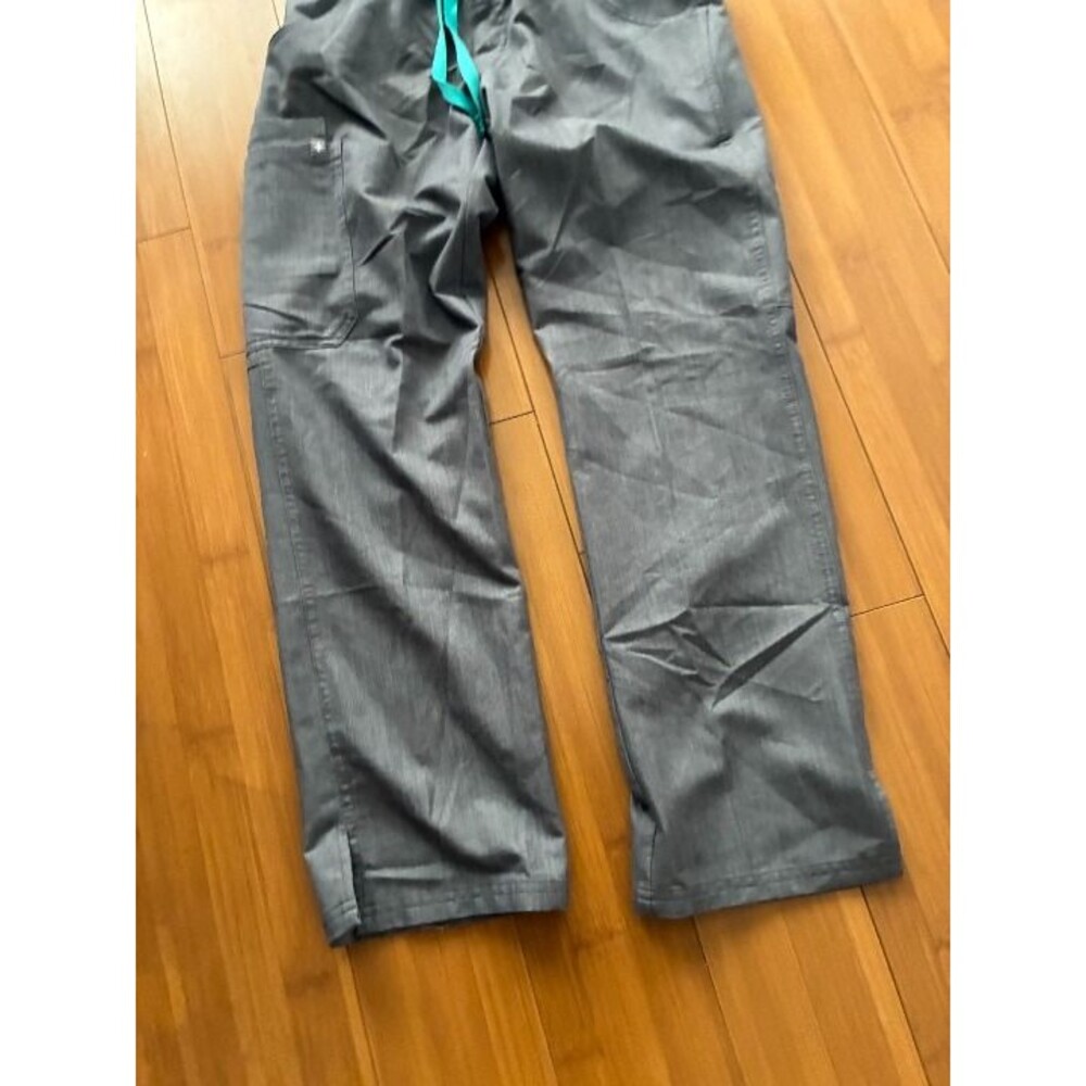 Figs Gray Scrub Top and Pants Set Women's XS - Picture 2 of 5